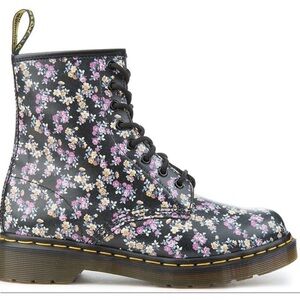 Dr. Martens Delaney boot size 5